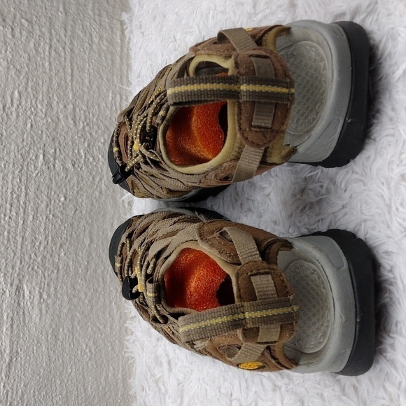 Keen Whisper Coffee Liqueur Suede Fabric Round Toe Toggle Lace Sport Sandal Shoe - Picture 5 of 16